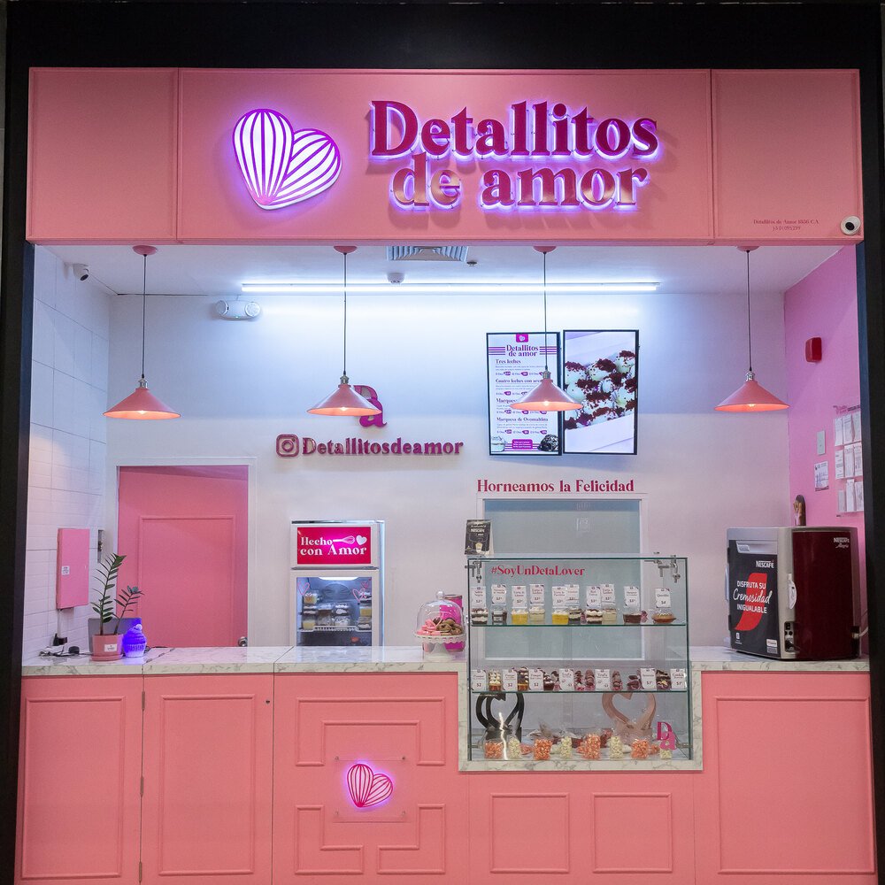 Fachada de la tienda Detallitos de Amor en la Zona Gourmet del Sambil La Candelaria